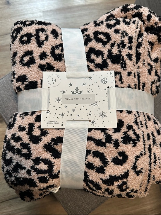 Other - Fuzzy Leopard Blanket 50x60 NWT